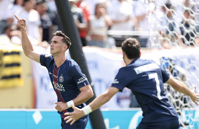 Fabian Ruiz đưa PSG dẫn 3-0 chỉ sau chưa đầy nửa giờ thi đấu