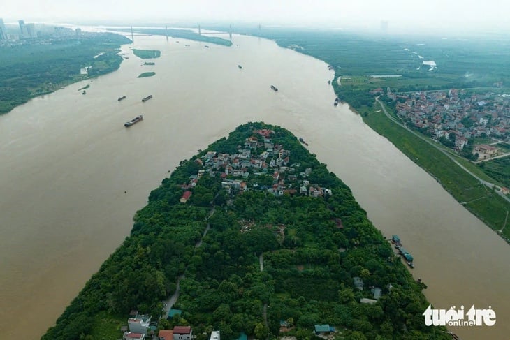 Khu vực bãi sông, bãi nổi ở các tuyến sông có đê ở Hà Nội được cho phép làm du lịch - Ảnh: NAM TRẦN