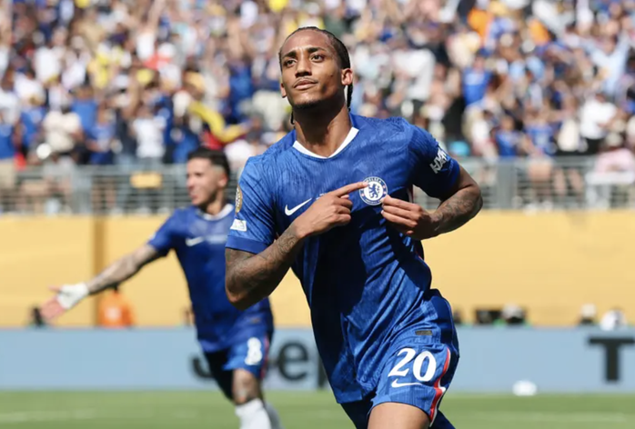 Joao Pedro nhấn chìm PSG ngay trong hiệp 1 với bàn thắng thứ ba