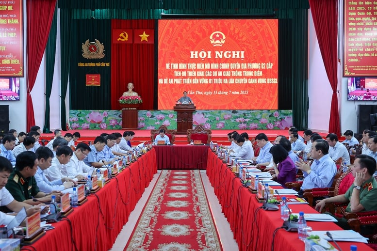 Thủ tướng yêu cầu các công trình phục vụ APEC tại Phú Quốc phải xây dựng nhanh, đẹp, xứng tầm nền văn hóa và vị thế, vai trò đất nước, trí tuệ con người Việt Nam; dự án Bệnh viện Ung bướu Cần Thơ phải hoàn thành trong năm 2026 - Ảnh: VGP/Nhật Bắ