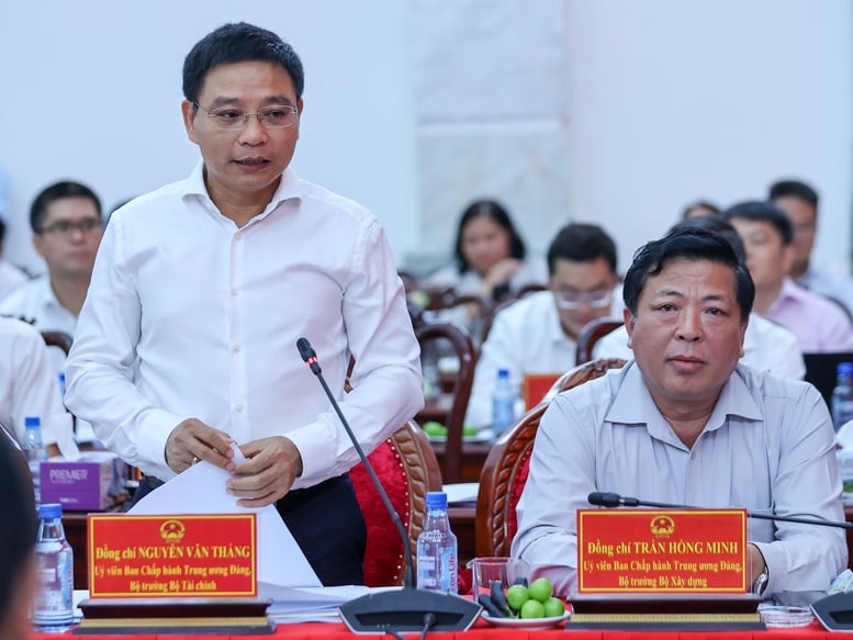 Bộ trưởng Bộ Tài chính Nguyễn Văn Thắng phát biểu tại hội nghị - Ảnh: VGP/Nhật Bắc
