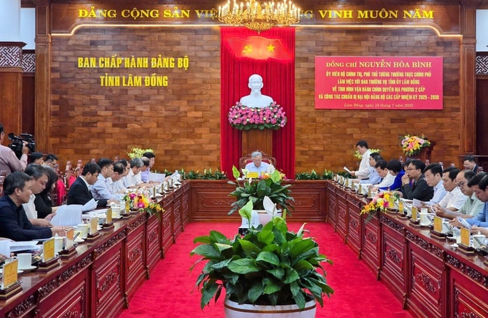 Quang cảnh buổi làm việc