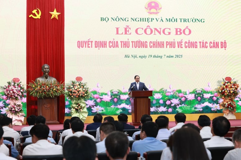  Thủ tướng Chính phủ Phạm Minh Chính dự lễ công bố, trao quyết định điều động đồng chí Trần Đức Thắng về công tác tại Bộ Nông nghiệp và Môi trường, giao quyền Bộ trưởng Bộ Nông nghiệp và Môi trường - Ảnh: VGP/Nhật Bắc