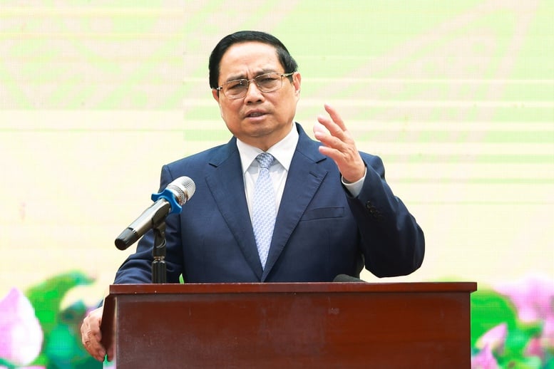  Thủ tướng Chính phủ yêu cầu đồng chí Trần Đức Thắng cùng với lãnh đạo Bộ và toàn ngành Nông nghiệp và Môi trường tiếp tục nỗ lực phấn đấu, hoàn thành các nhiệm vụ theo chức năng, nhiệm vụ, quyền hạn được giao - Ảnh: VGP/Nhật Bắc