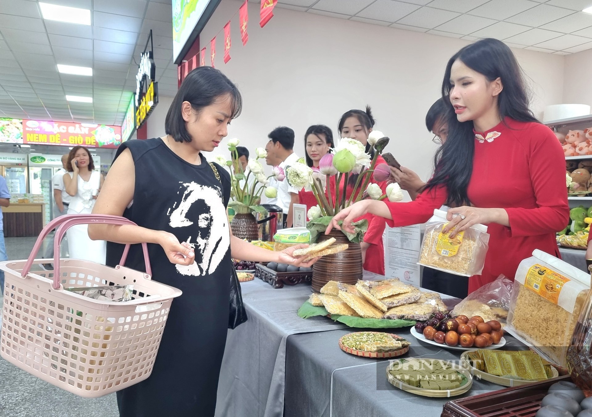  Cơm cháy nổi tiếng ở vùng đất Cố đô. Ảnh: Vũ Thượng