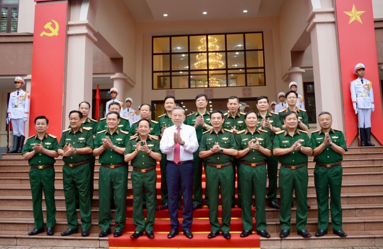 Tổng Bí thư Tô Lâm, Bí thư Quân ủy Trung ương cùng các đồng chí lãnh đạo Quân ủy Trung ương, Bộ Quốc phòng, Tổng cục Chính trị QĐND Việt Nam.