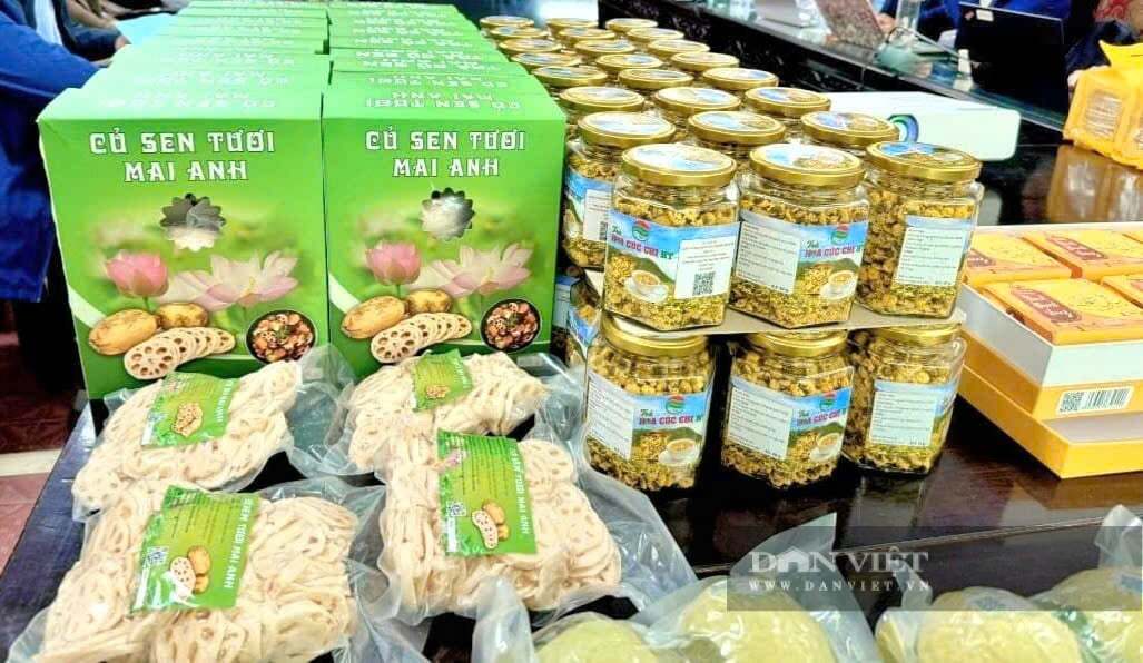  Sản phẩm OCOP mang đậm hương vị vùng đất Quỳnh Lưu. Ảnh: K M