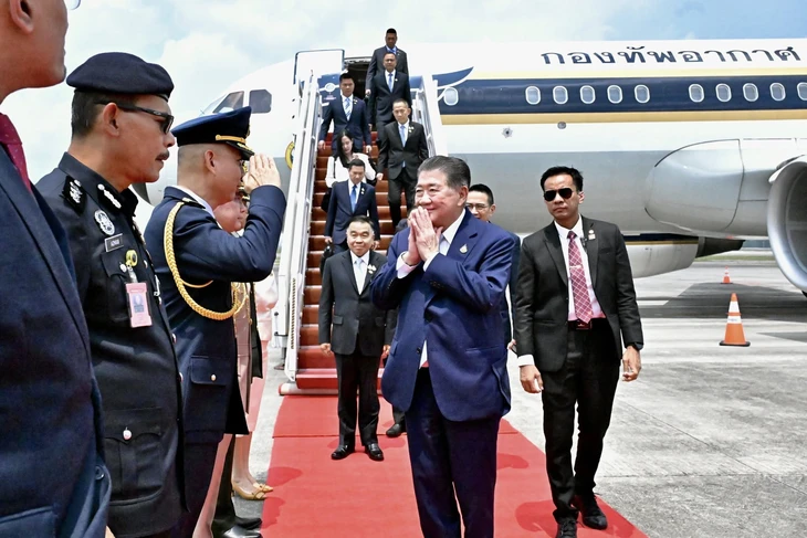  Quyền Thủ tướng Thái Lan Phumtham Wechayachai và phái đoàn đến Malaysia ngày 28-7 - Ảnh: KHAOSOD ENGLISH