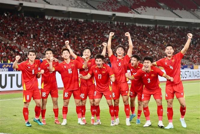  U23 Việt Nam trở thành đội bóng đầu tiên trong lịch sử giải đấu giành 3 chức vô địch liên tiếp. Ảnh: VFF-TTXVN