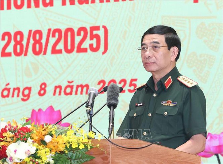  Đại tướng Phan Văn Giang, Uỷ viên Bộ Chính trị, Phó Bí thư Quân uỷ Trung ương, Bộ trưởng Bộ Quốc phòng phát biểu - Ảnh: TTXVN