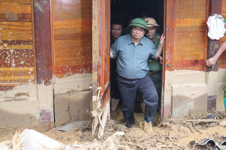  Chiều 3/8, Thủ tướng Phạm Minh Chính tới hiện trường các xã thiệt hại nặng nề do mưa lũ, sạt lở đất tại tỉnh Điện Biên - Ảnh: VGP/Nhật Bắc