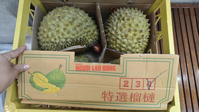  Một thùng sầu riêng đóng gói xuất khẩu nhưng quay đầu bán nội địa