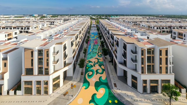  Tuyến phố đi bộ Millennia Journey đang được hoàn thiện. Đây là một trong hai hạng mục điểm nhấn sẽ được khai trương tại đại nhạc hội ngày 9.8 tới đây