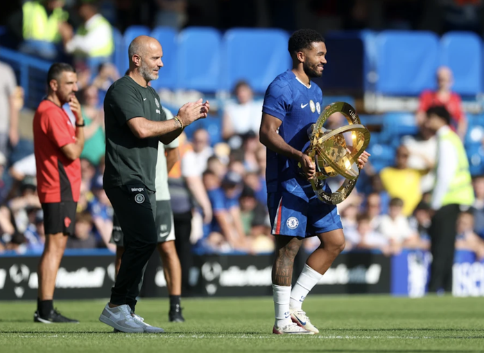  Thủ quân Reece James giới thiệu cúp vô địch Club World Cup trước giờ bóng lăn...
