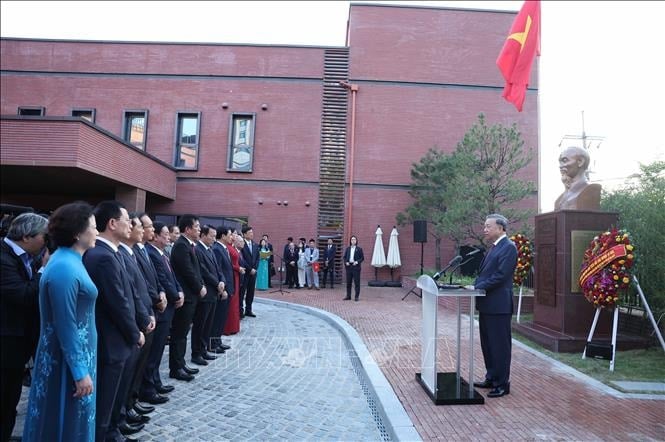  Tổng Bí thư Tô Lâm khẳng định đây là dịp để tưởng nhớ những công lao, đóng góp to lớn của Bác đối với đất nước cũng như tình hữu nghị giữa Việt Nam và Hàn Quốc - Ảnh: TTXVN