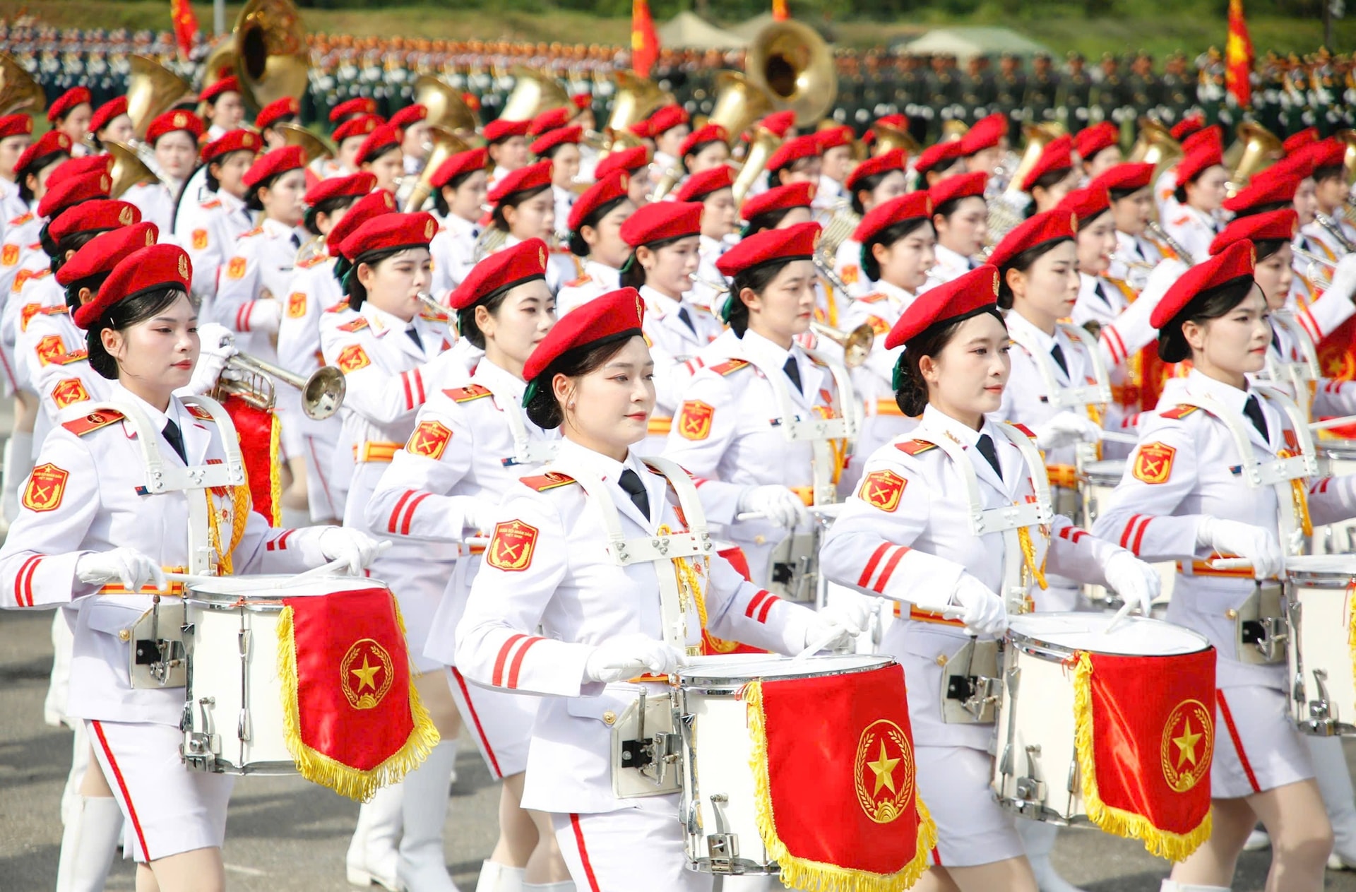 Khối nữ quân nhạc. Ảnh: Viết Thành