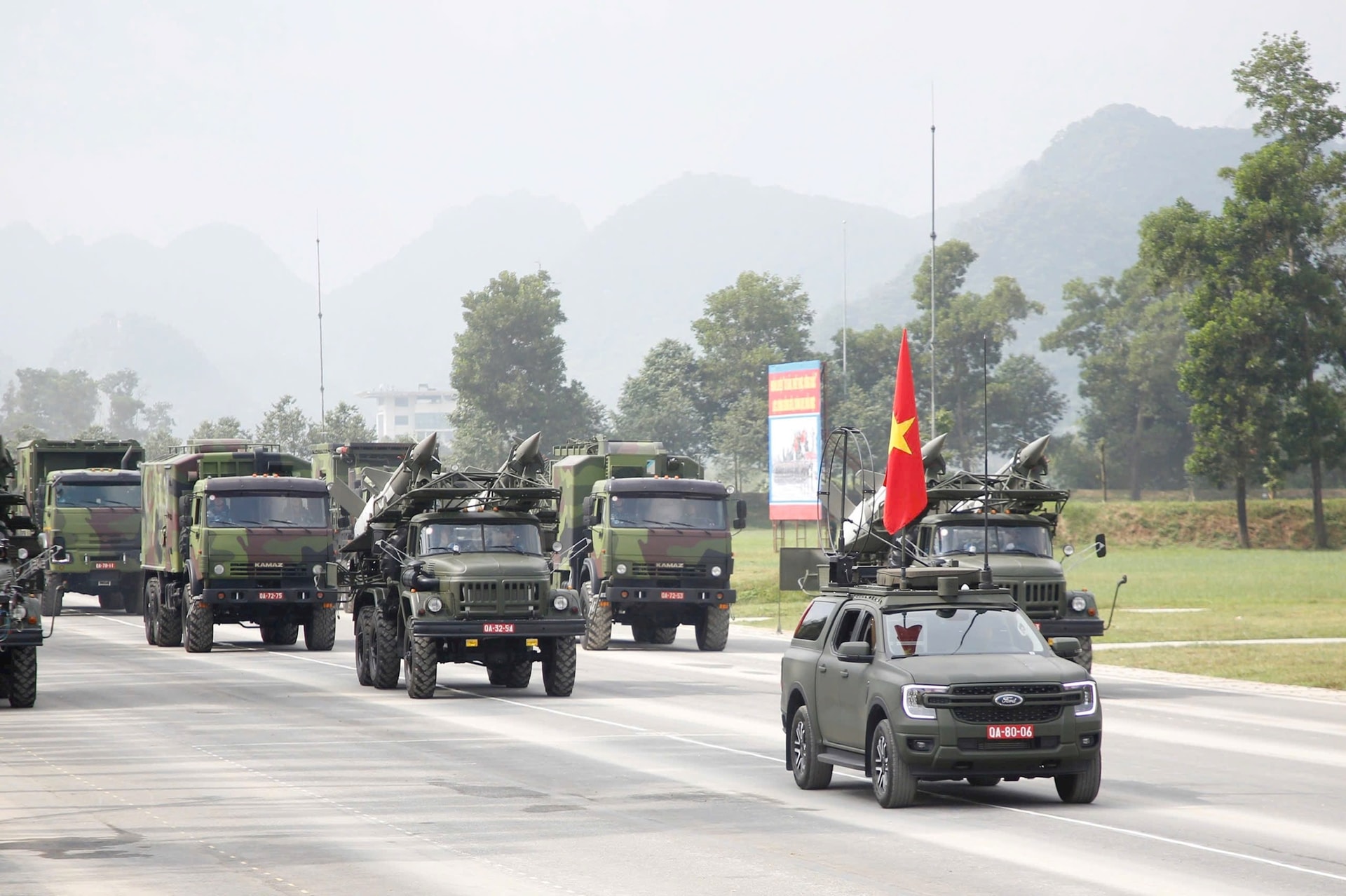 Có 15 khối khí tài tham gia tổng hợp luyện. Ảnh: Viết Thành