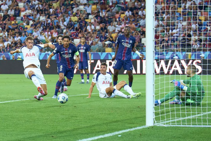 Trung vệ lập công, Van de Ven mở tỉ số cho Tottenham