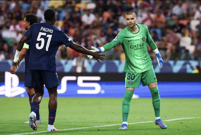 Thủ môn Lucas Chevalier góp công giúp PSG thắng ở loạt đá luân lưu