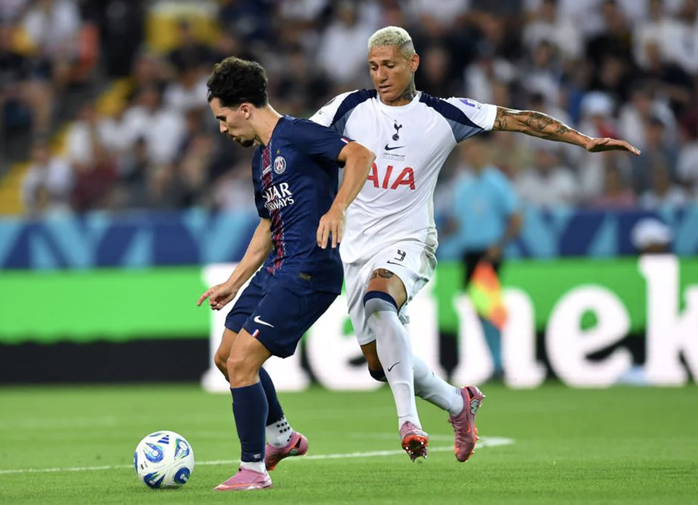 Richarlison đối đầu cùng Vitinha