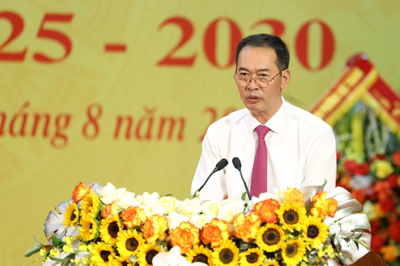Đồng chí Phó Bí thư Tỉnh ủy, Chủ tịch Ủy ban MTTQ tỉnh Trịnh Tuấn Sinh yêu cầu Đảng bộ phường Sầm Sơn tập trung lãnh đạo, chỉ đạo rà soát, điều chỉnh, bổ sung toàn bộ các quy hoạch trên địa bàn phù hợp với không gian phát triển mới - Ảnh: VGP/Đức Tuân