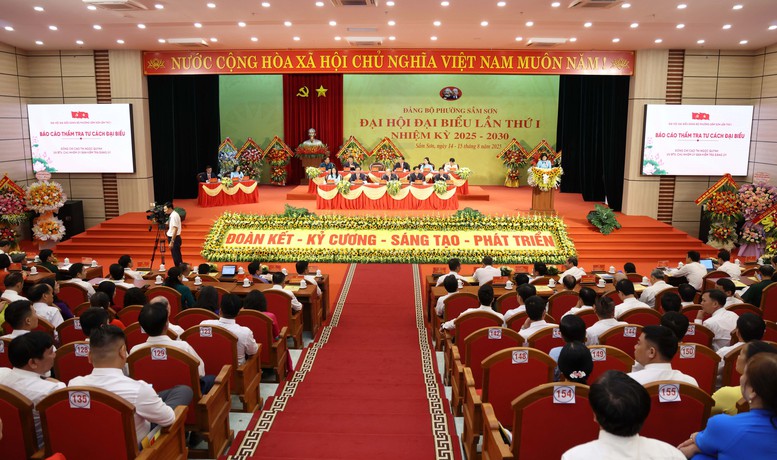 Tham dự Đại hội có 250 đại biểu chính thức đại diện cho 4.300 đảng viên trong toàn Đảng bộ phường Sầm Sơn - Ảnh: VGP/Đức Tuân