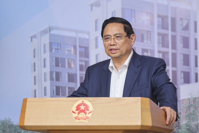 Thủ tướng Phạm Minh Chính chỉ đạo xây dựng, trình Chính phủ dự thảo Nghị định về quỹ nhà ở quốc gia, nâng ngưỡng thu nhập được mua nhà xã hội theo hướng phù hợp hơn, xây dựng chỉ số đo lường, đánh giá kết quả phát triển nhà ở xã hội theo tháng, quý, năm gắn với đánh giá cán bộ - Ảnh: VGP/Nhật Bắc