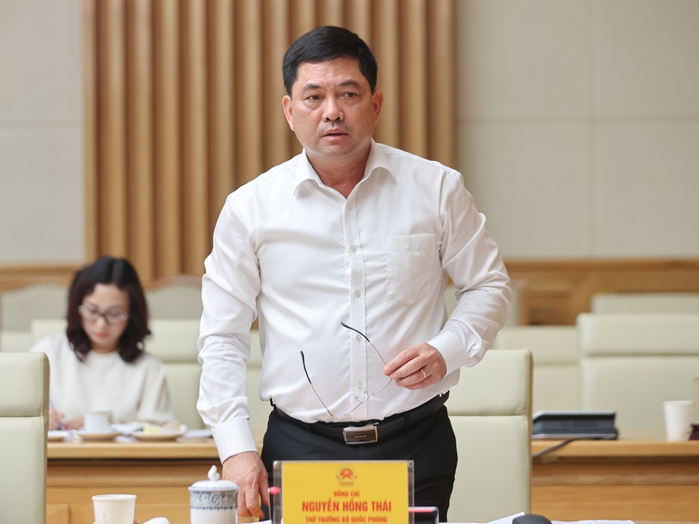 Đại diện lãnh đạo các bộ, ngành phát biểu tại phiên họp - Ảnh: VGP/Nhật Bắc