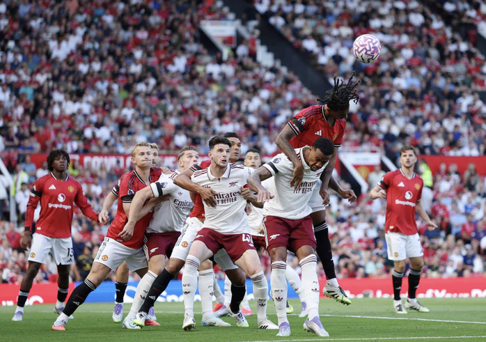 Man United tấn công vượt trội và kiểm soát thế trận