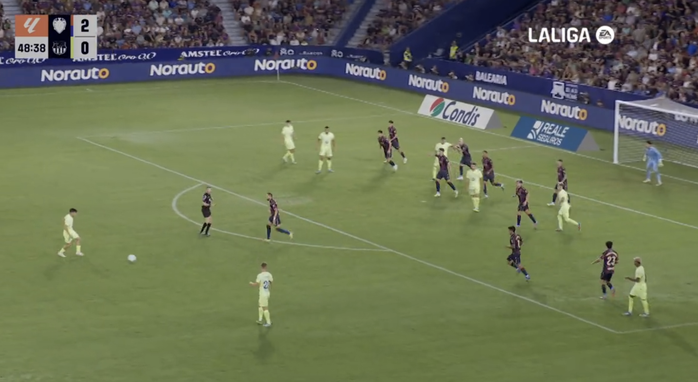 Pedri sút xa thành bàn, rút ngắn tỉ số còn 1-2 cho Barca