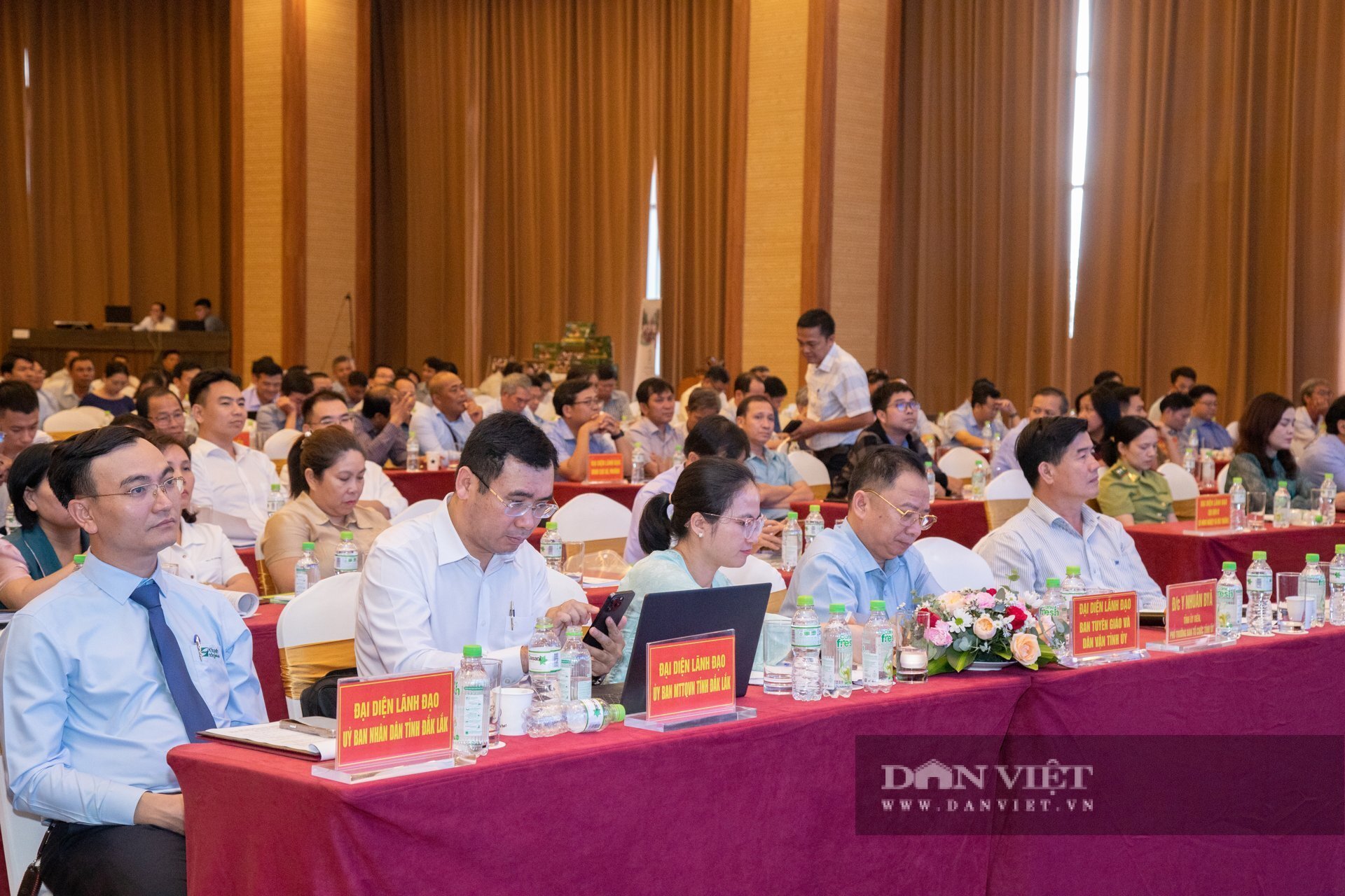 Đại diện lãnh đạo UBND tỉnh Đắk Lắk tham dự Hội nghị.