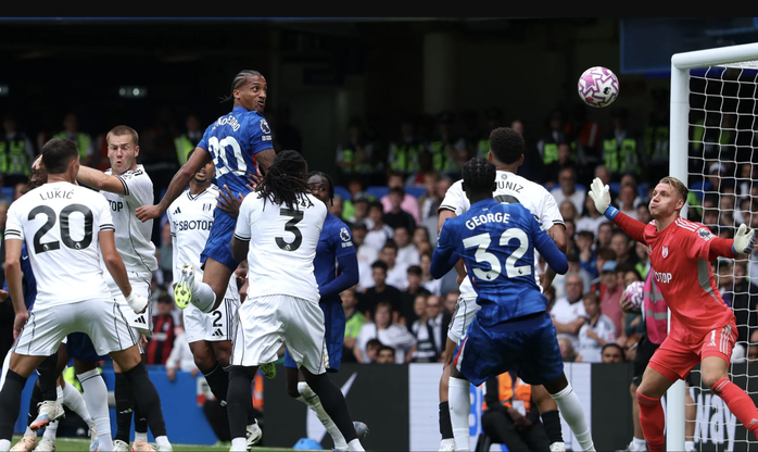 Joao Pedro đánh đầu ghi bàn cho Chelsea ở phút 45+9