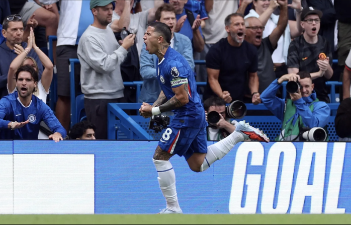 Enzo Fernandez ghi bàn nhân đôi cách biệt cho 'The Blues'