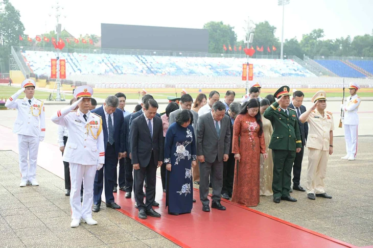  Đoàn Thành ủy - HĐND - UBND TP Hà Nội tưởng niệm Chủ tịch Hồ Chí Minh - Ảnh: NGỌC CHÂU