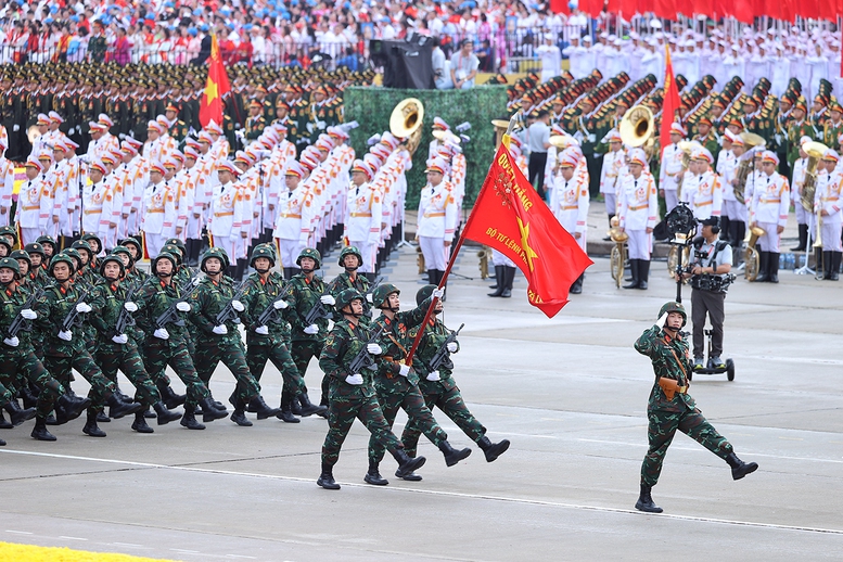 Khối chiến sĩ Pháo binh – Tên lửa.