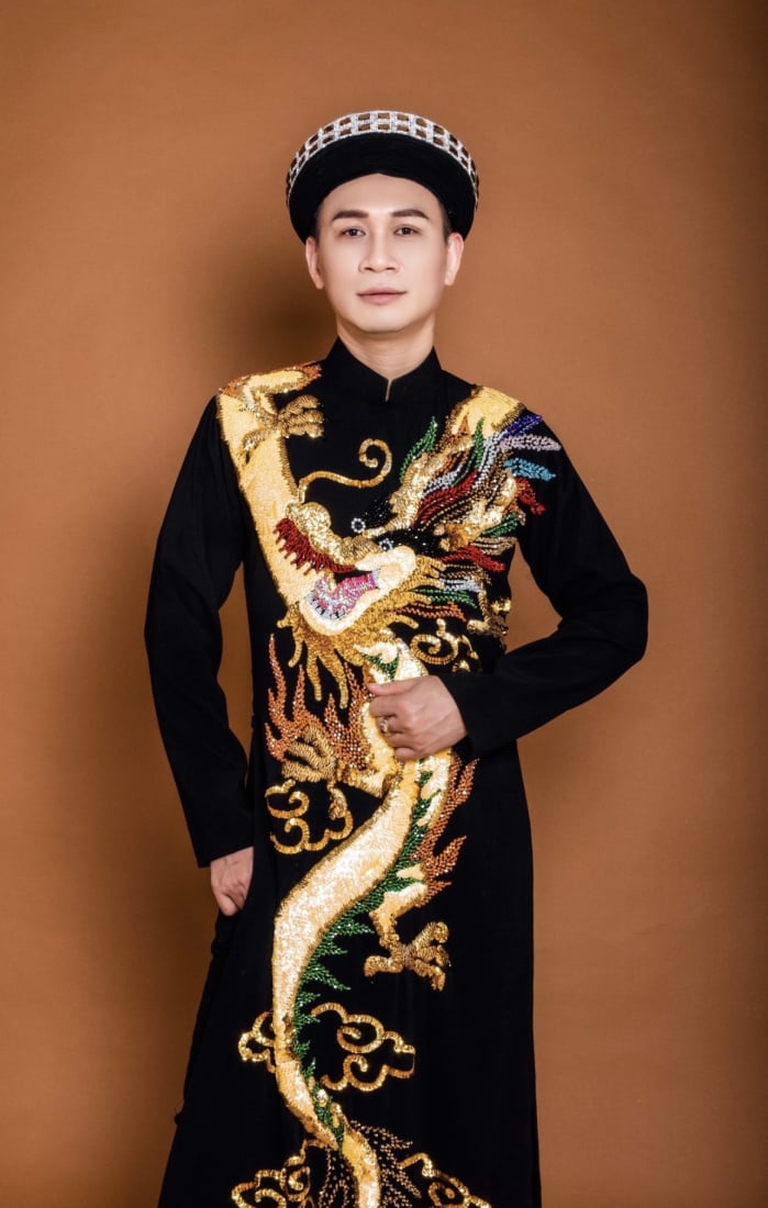 Áo dài Việt: Áo dài Việt Nam không chỉ là một trang phục truyền thống mà còn là biểu tượng của sự thanh lịch và quý phái. Năm 2024, áo dài Việt Nam sẽ được tôn vinh và quảng bá trên toàn thế giới như một sản phẩm đặc trưng của văn hóa Việt Nam. Hãy ghé thăm hình ảnh liên quan để cùng khám phá sự đẹp độc đáo của chiếc áo dài Việt Nam.