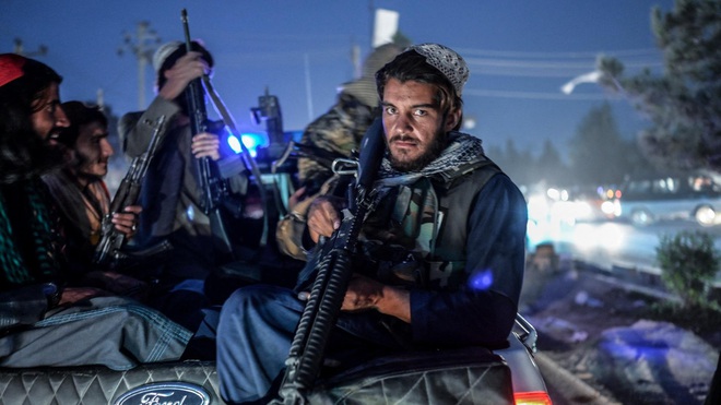 Các tay súng Taliban tuần tra ở thủ đô Kabul, Afghanistan (Ảnh: AFP).