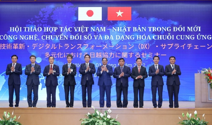 Thủ tướng Phạm Minh Chính và Thủ tướng Nhật Bản Kishida Fumio cùng các đại biểu dự hội thảo hợp tác Việt Nam-Nhật Bản trong đổi mới công nghệ, chuyển đổi số và đa dạng hóa chuỗi cung ứng. Ảnh VGP/Nhật Bắc