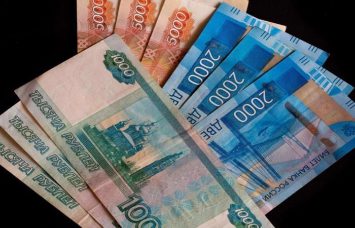 Trong phiên giao dịch ngày 29/4, đồng rúp Nga đã chạm mức cao nhất so với euro kể từ tháng 3/2020. Ảnh: AFP