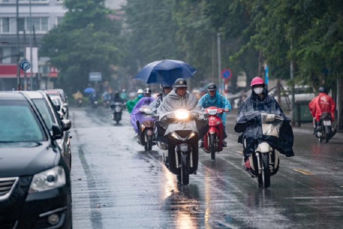 Thủ đô Hà Nội nhiều mây, có mưa rào và rải rác có dông, cục bộ có mưa vừa, mưa to. Ảnh minh họa.