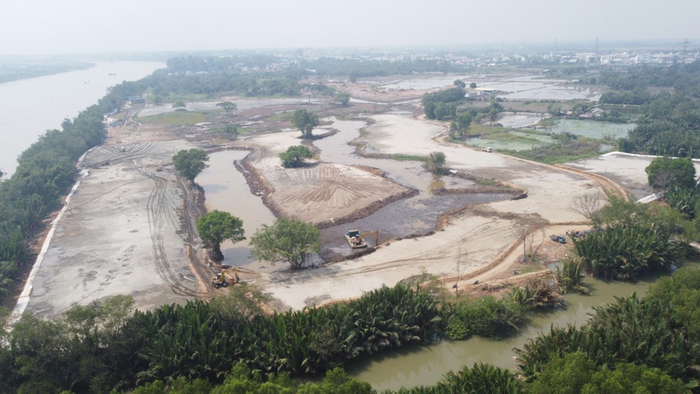 Sau gần 13 năm dự án Khu đô thị sinh thái Six Senses Saigon River vẩn là bãi đất trống. Ảnh: internet