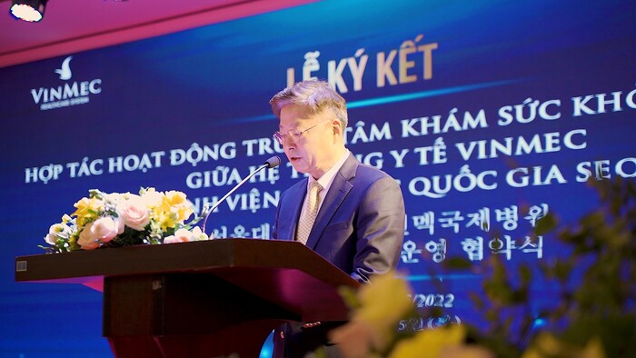 Ông Kim Yon Su, Chủ tịch kiêm Tổng giám đốc Bệnh viện Đại học Quốc gia Seoul phát biểu tại Lễ ký kết.