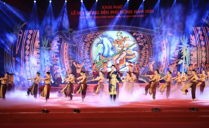 Tiết mục ca nhạc tại lễ khai mạc hội Gióng, huyện Gia Lâm. - Ảnh: Công luận