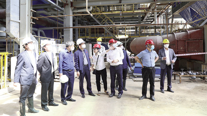 Đoàn giám sát của Thường trực HĐND thành phố Hà Nội kiểm tra thực tế quy trình vận hành tại Khu liên hợp xử lý chất thải Nam Sơn