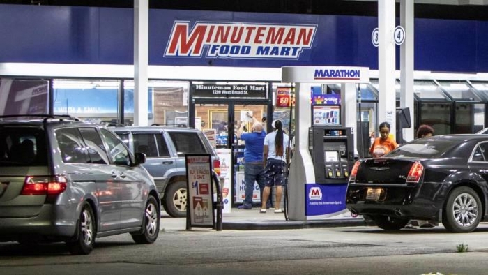 Một trạm bán lẻ xăng ở Mỹ (Ảnh: FT)