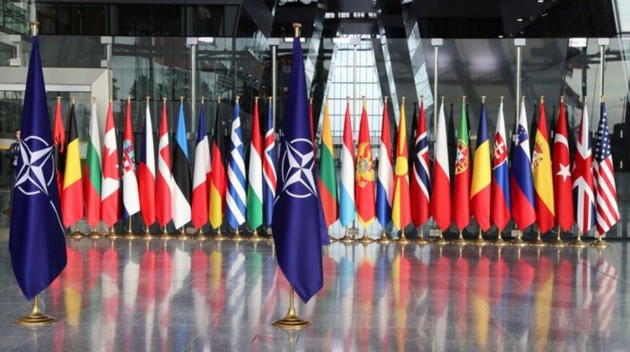 Quốc kỳ các nước tại trụ sở NATO ở Brussels, Bỉ. Ảnh: Reuters
