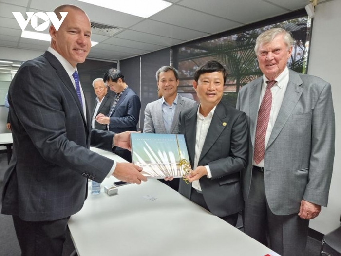 Ông Võ Văn Minh, Chủ tịch UBND tỉnh Bình Dương tới thăm Tập đoàn Detmold có trụ sở tại bang Nam Australia đang có hoạt động đầu tư tại Bình Dương.