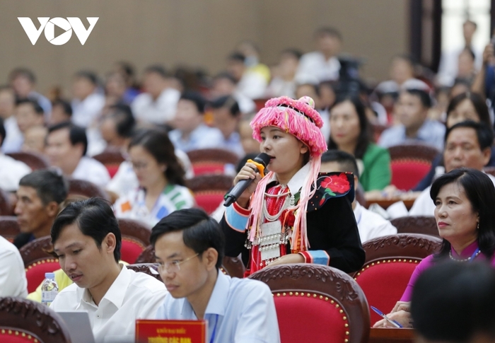 Nông dân Chảo Thị Yến (Lào Cai) đặt câu hỏi tại Hội nghị.