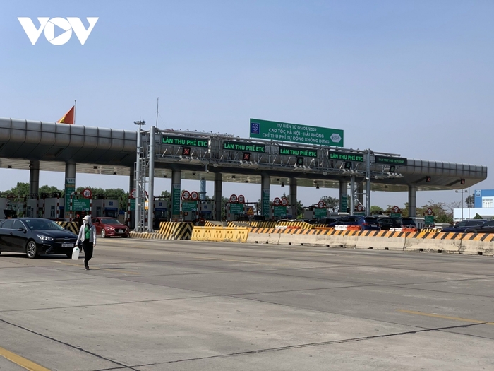Tổng cục Đường bộ Việt Nam đã báo cáo Bộ GTVT kế hoạch áp dụng thu phí ETC hoàn toàn trên cao tốc Hà Nội-Hải Phòng bắt đầu từ 9h ngày 1/6, triển khai đồng loạt trên 6 trạm thu phí của toàn tuyến.