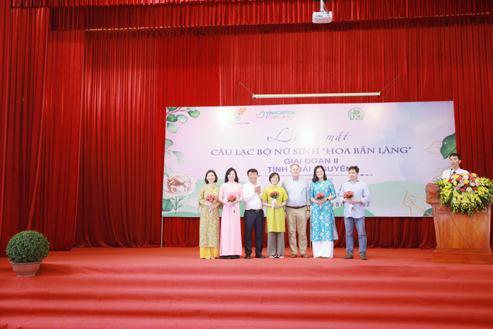 Ra mắt Ban Quản lý Chương trình CLB Nữ sinh Hoa bản làng tại tỉnh Thái Nguyên.